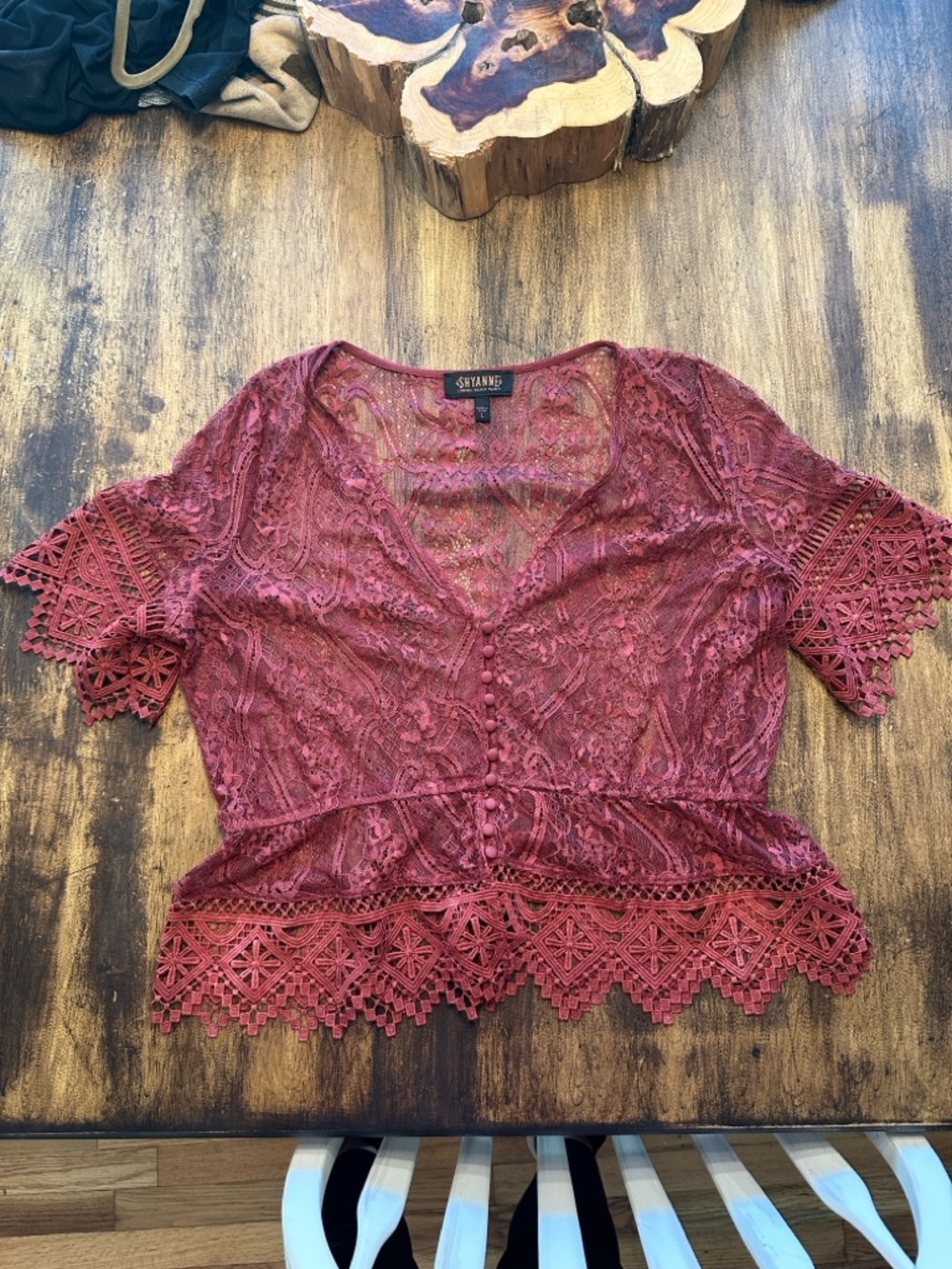 Shyanne Women's Lace Button-Front Crop Top - Burgundy